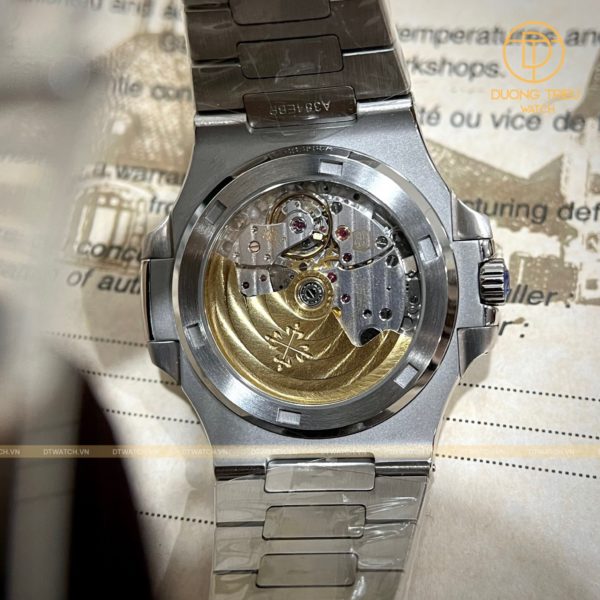 Đồng hồ Patek Philippe Nautilus 5724 bản thép trắng Baguette Diamonds Benzel Mặt Số Xanh Blue 40mm Replica 14 Đồng hồ Patek Philippe Nautilus 5724 bản thép trắng Baguette Diamonds Benzel Mặt Số Xanh Blue 40mm Replica