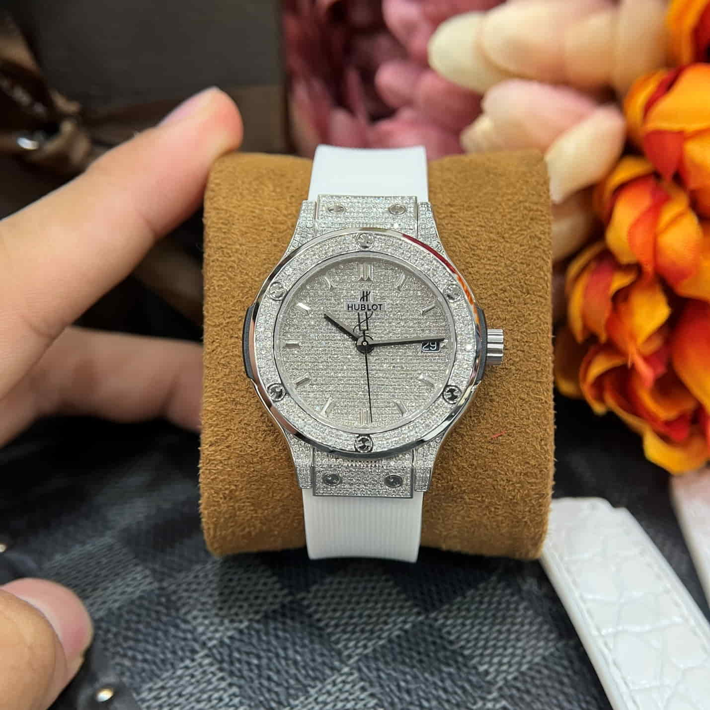 Giới thiệu đồng hồ Hublot Classic Fusion Tiatnium Full Pave 38mm