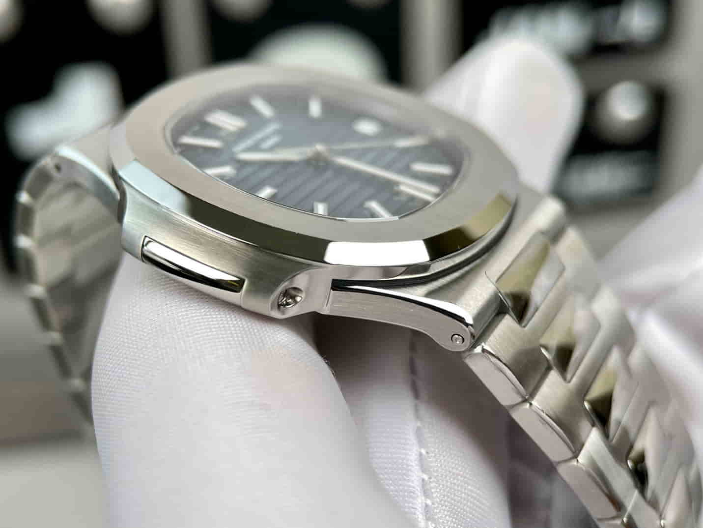 Giới thiệu về mẫu đồng hồ Patek Philippe Nautilus 5711 The Best Quality Replica