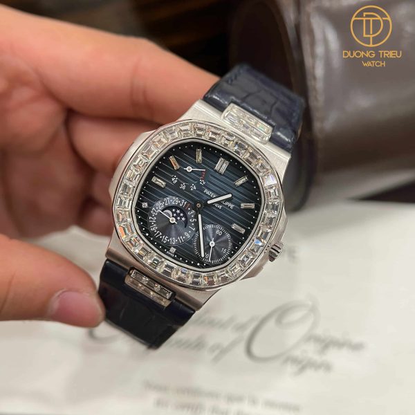 Đồng Hồ Chế Tác Patek Philippe Nautilus 5724r 40mm Kim Cương Tự Nhiên Baguette Vỏ Vàng Khối 18k