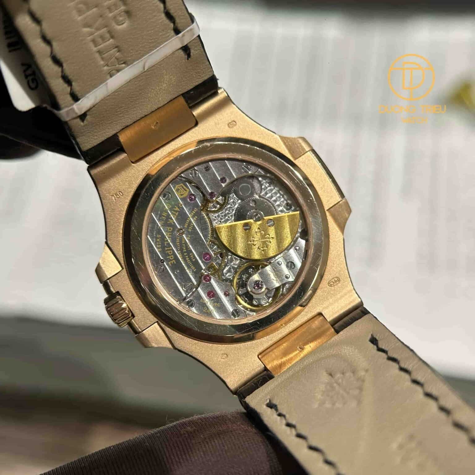 Đồng Hồ Patek Philippe Nautilus 5712 Bọc Vàng 18k Nạm Ruby Đỏ